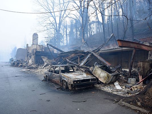 636160156311249636-gatlinburg-fires-112916-31